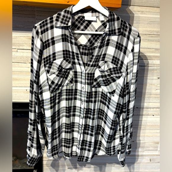 New York and Co lightweight flannel plaid shirt in size medium - Picture 1 of 5